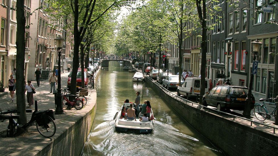 Amsterdam Travel Guide - What Amsterdam Has To Offer You This Vacation Season?