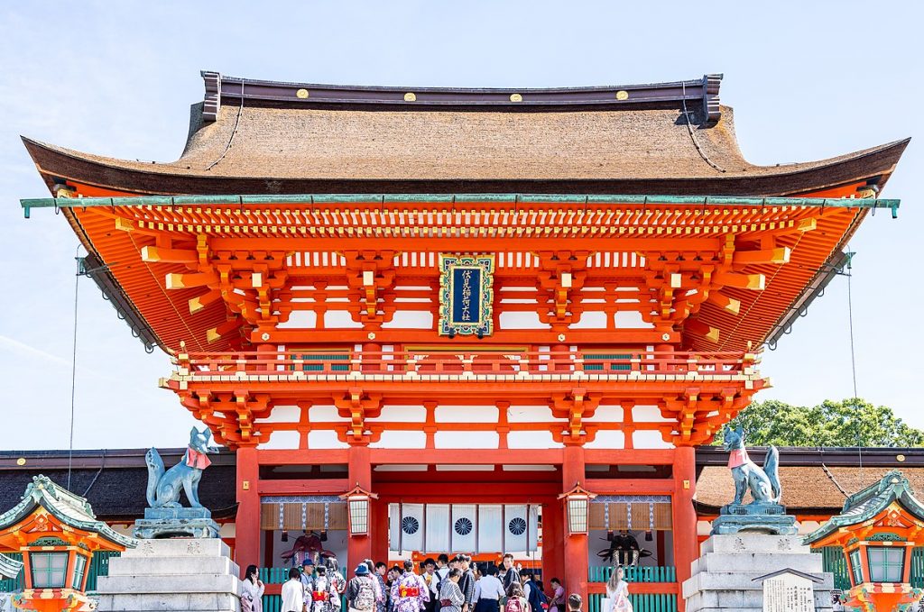 Japan Travel Guide - A Comprehensive Guide To Modern And Traditional Japan With Emphasis On Travel And Living