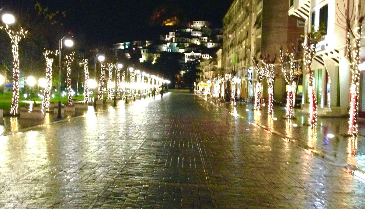 Bulevardi Republika with a beautiful pathway full of street lamps