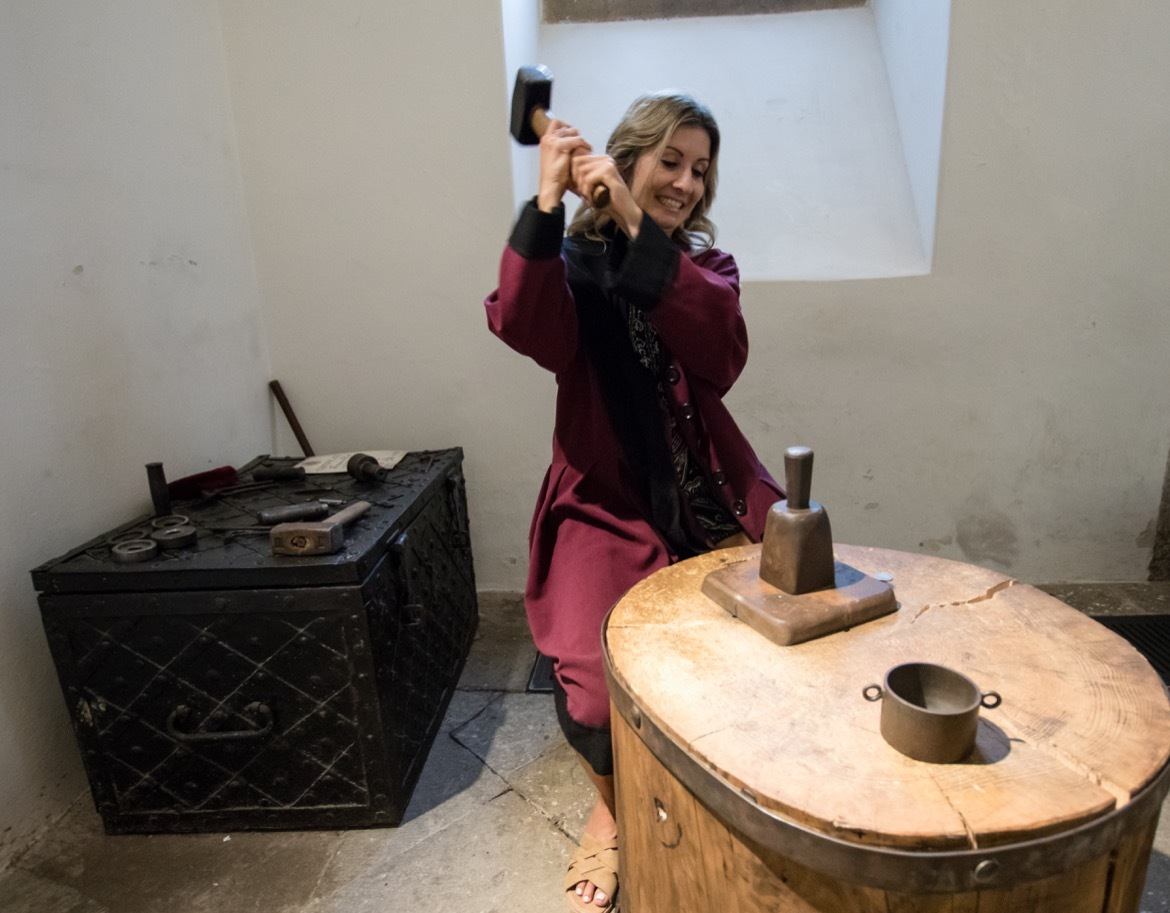 A woman in Italian court in Kunta-Hora trying coin press
