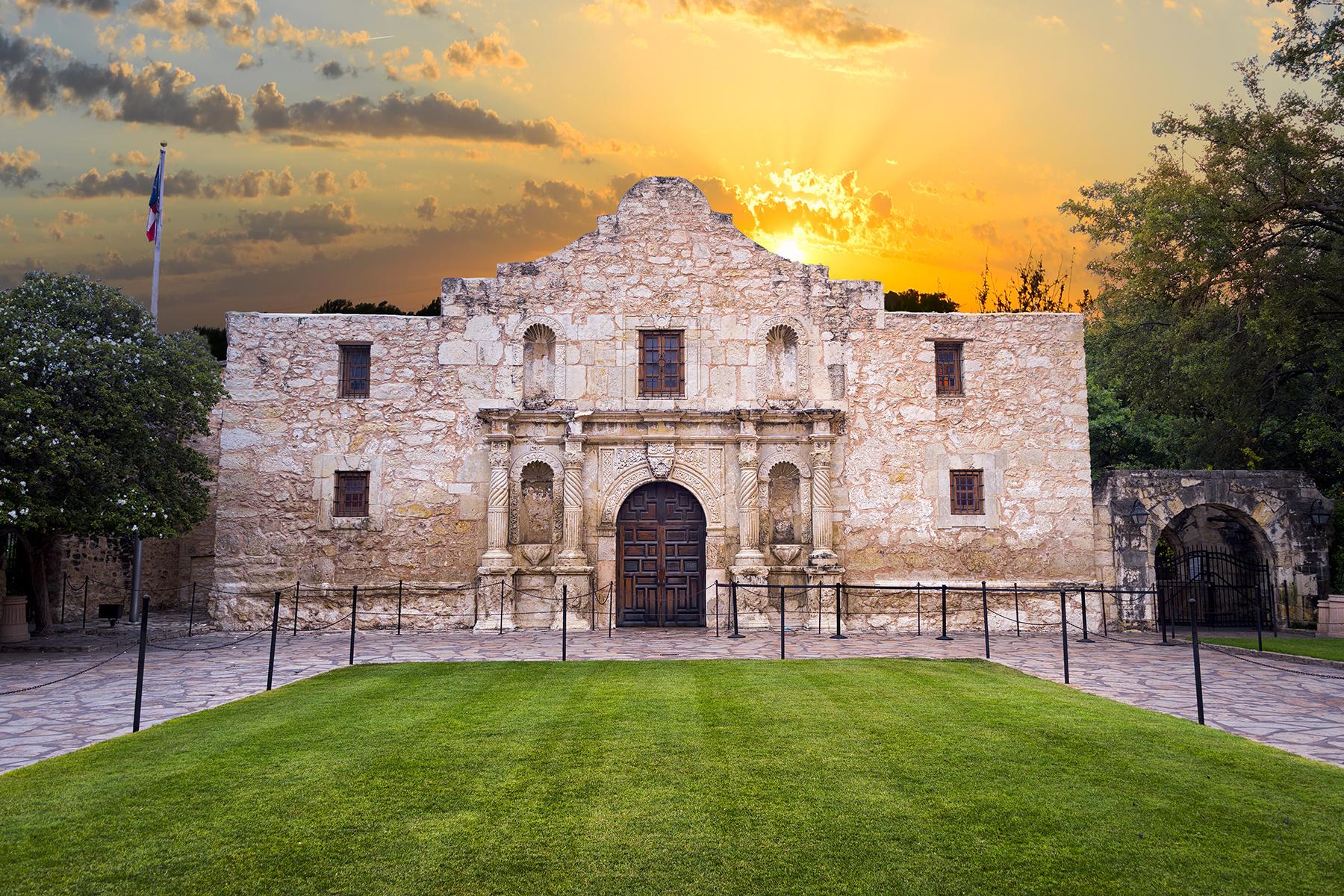 A beautiful sunset shot of San Antonio's Alamo