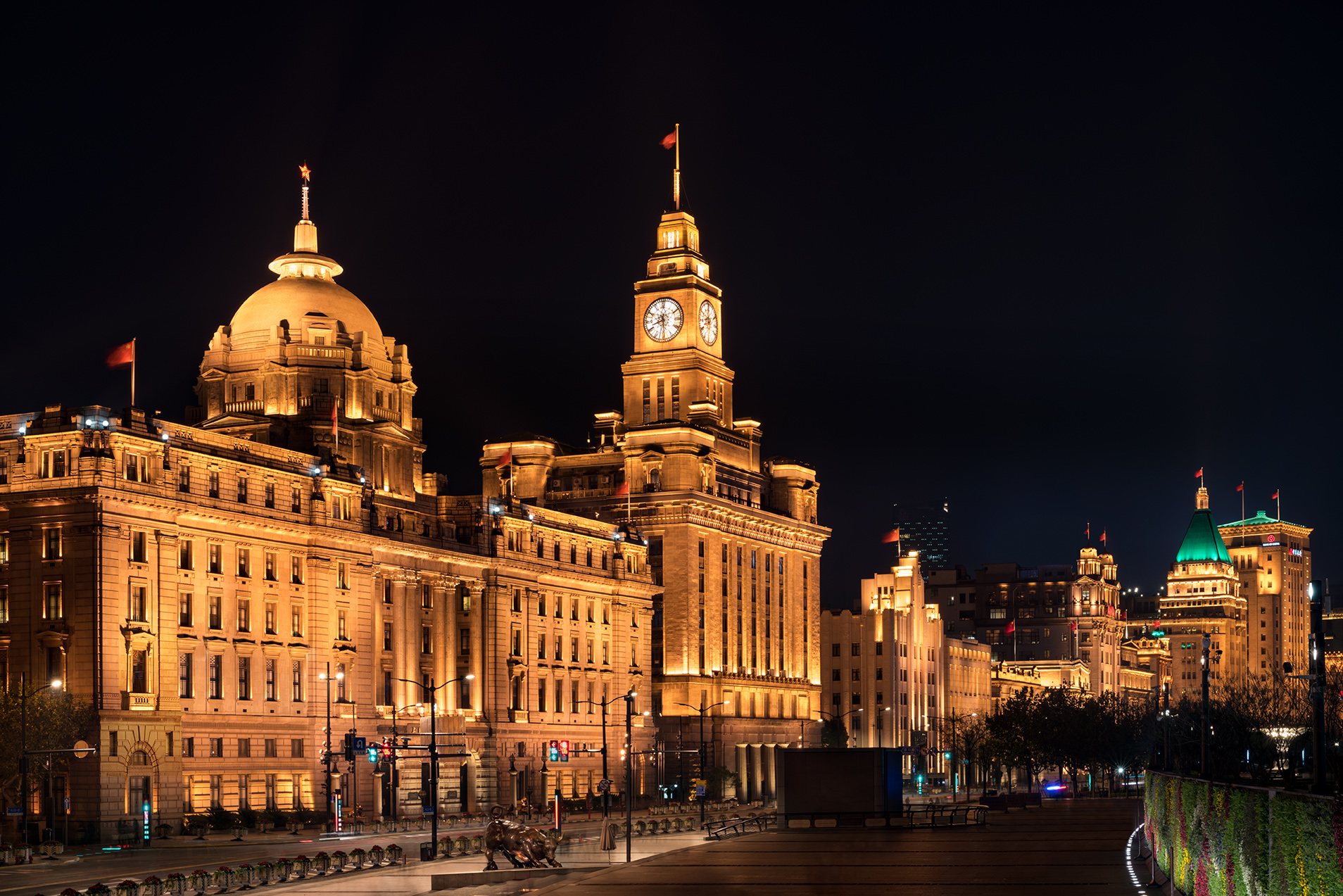 The Shanghai Bund features tunable white LED to show historic buildings in the best light