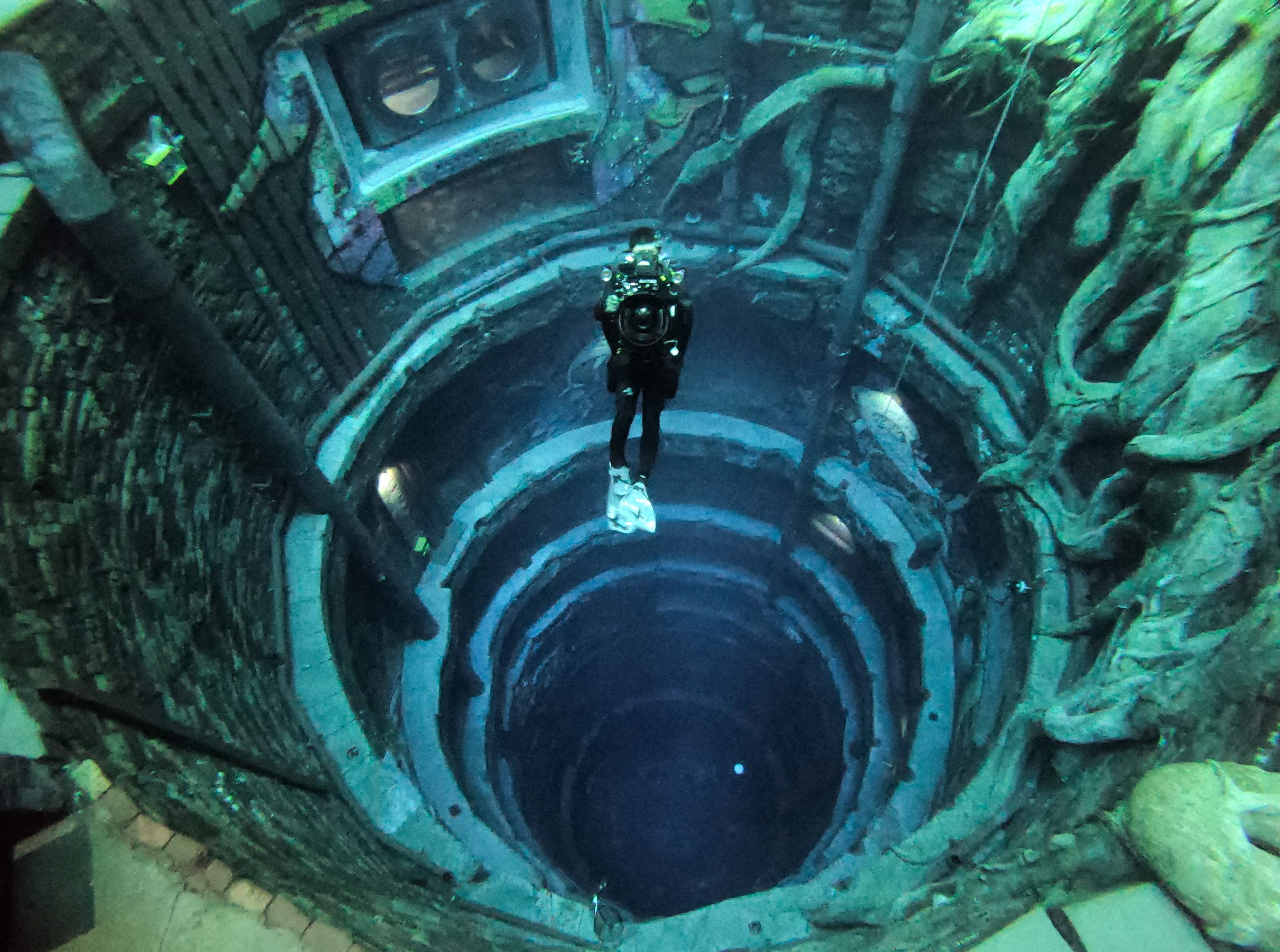 A diver swimming in Deep Dive Dubai
