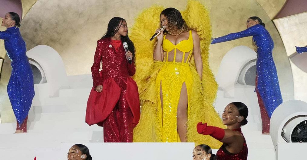Blue Ivy Carter and Beyoncé perform on stage