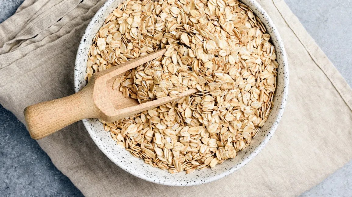 Oats on a plate with a brown spatula